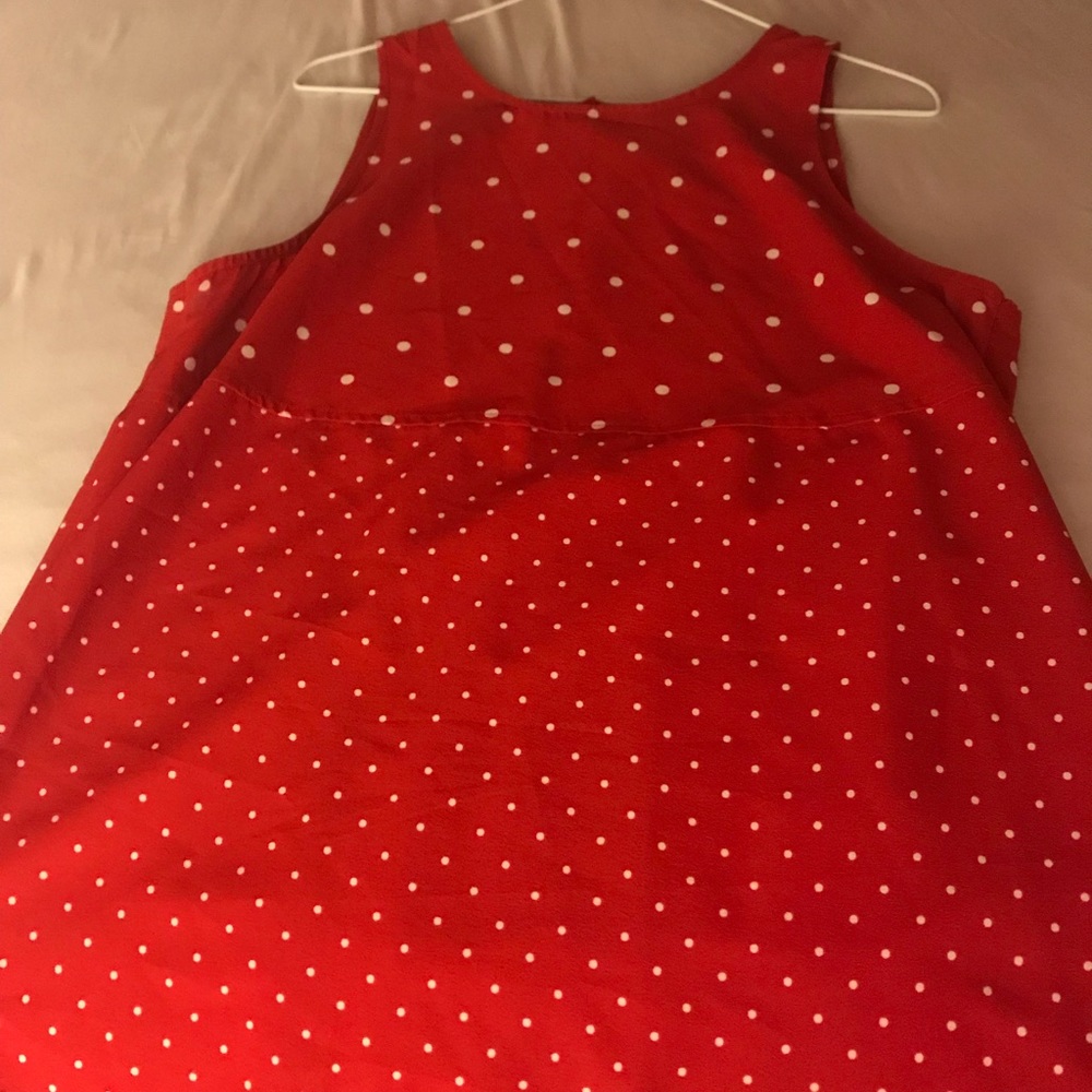 Thin sleeveless top